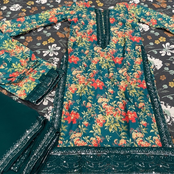 🌹PAKISTANI SHALWAR KAMEEZ GHARARA SHARARA THREE PIECE MEHENDI SUIT🌹 - Picture 6 of 12